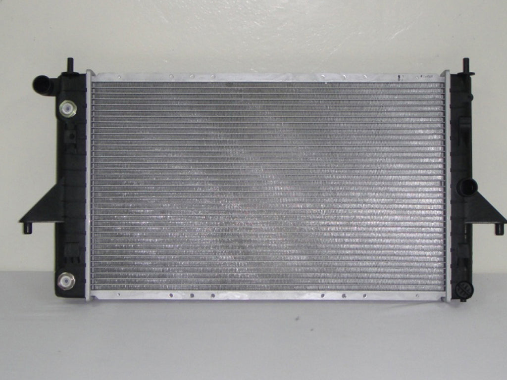 For Saturn S-Series 1.9L L4 1994 95 96 97 98 99 00 01 2002 Radiator 52476876 GM3010224