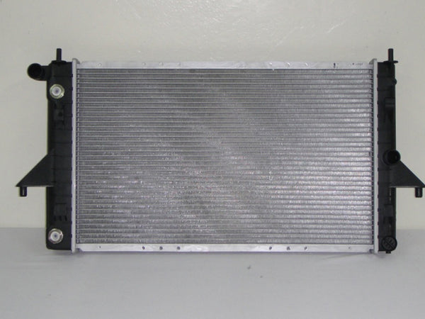 For Saturn S-Series 1.9L L4 1994 95 96 97 98 99 00 01 2002 Radiator 52476876 GM3010224