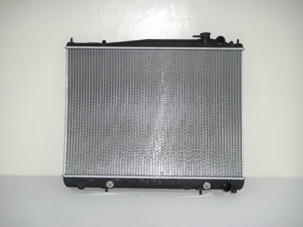 For Nissan Pathfinder 3.3L V6 1996 97 98 99 2000 AT 2ROw/ Infiniti QX4 3.3L V6 1997 98 99 2000 TO 1/ 2000 Radiator 214600W517 NI3010119