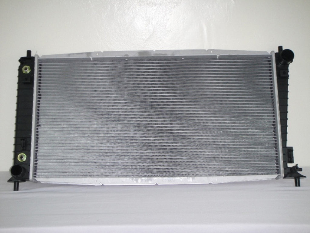 For Ford F-Series 4.2/ 4.6/ 5.4 L V6/ V8 1999 00 01 02 03 2004 1"CORE w/ 3/ 8" INV.Fog Light FITTINGS Radiator XL3Z8005DA FO3010153
