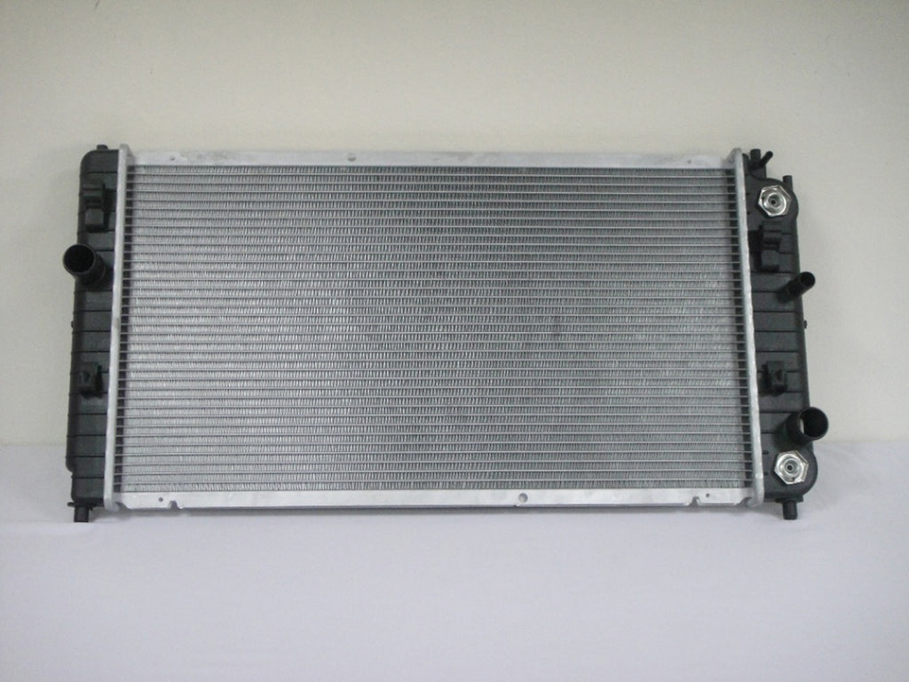 For Chevrolet Malibu 2.4/ 3.1L L4/ V6 1999 00 2001 AT/ Oldsmobile Alero/ Pontiac Grand Am 2.4/ 3.4L L4/ V6 1999 00 2001 AT Radiator 22676953 GM3010196