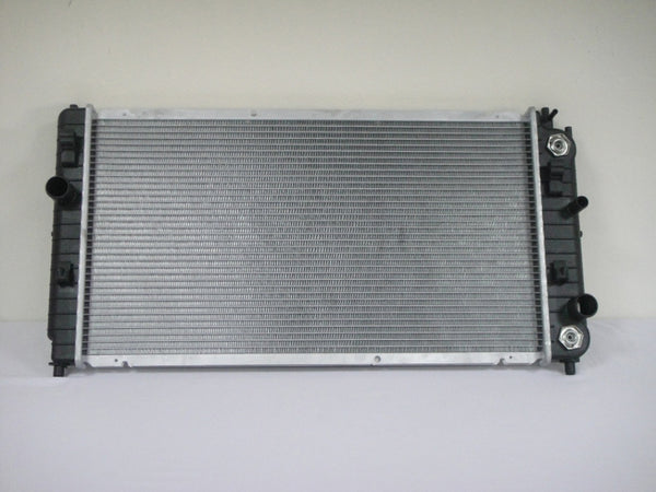 For Chevrolet Malibu 2.4/ 3.1L L4/ V6 1999 00 2001 AT/ Oldsmobile Alero/ Pontiac Grand Am 2.4/ 3.4L L4/ V6 1999 00 2001 AT Radiator 22676953 GM3010196