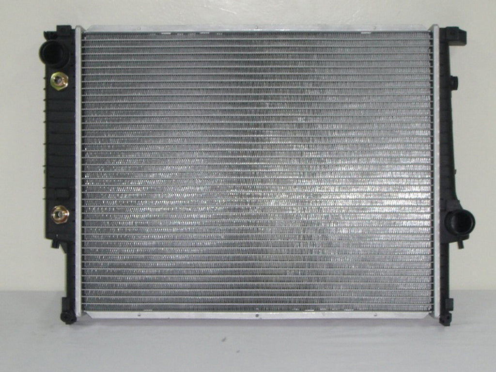 For BMW 325 2.5L L6 88- 1991 AT Radiator 17112241912 BM3010151