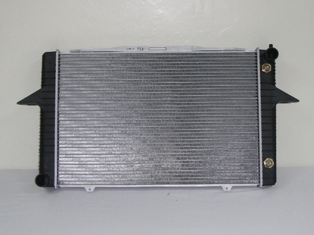 For Volvo 850 2.4L L5 1993 94 95 96 1997/ S70 2.4L L5 1998 99 2000/ C70 2.4/ 2.5L L5 1998 99 00 01 02 03 04 05 2006/ V70 2.3/ 2.4/ 2.5L L5 1998-2007 (AT w/o Turbo) Radiator 8603774-4 VO3010107