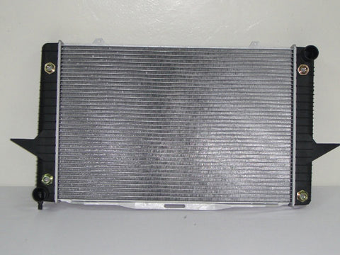 For Volvo 850 2.4L L5 1993-1997/ S70 2.4L L5 98/ C70 2.3/ 2.4/ 2.5L L5 1998-2006/ V70 2.3/ 2.4/ 2.5L L5 98,2001-2007 (AT w/ Turbo) Radiator 86037702 VO3010103