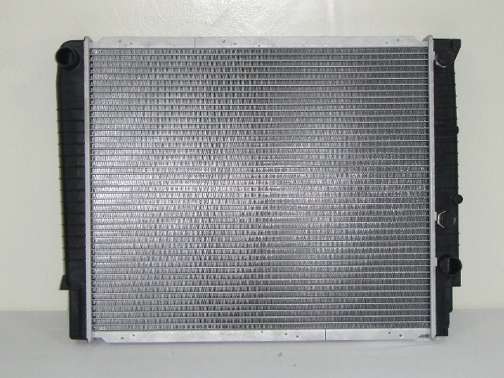 For Volvo 960 2.9L L6 1992 93 94 95 96 1997 Radiator 86039070 VO3010122